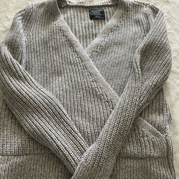 Abercrombie sweater - Picture 1 of 3